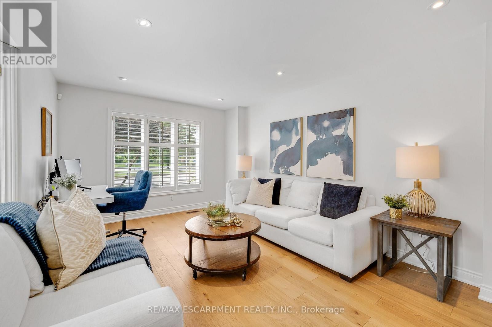 Can be used as an Office or Dining room - 4013 Jarvis Crescent, Burlington, ON