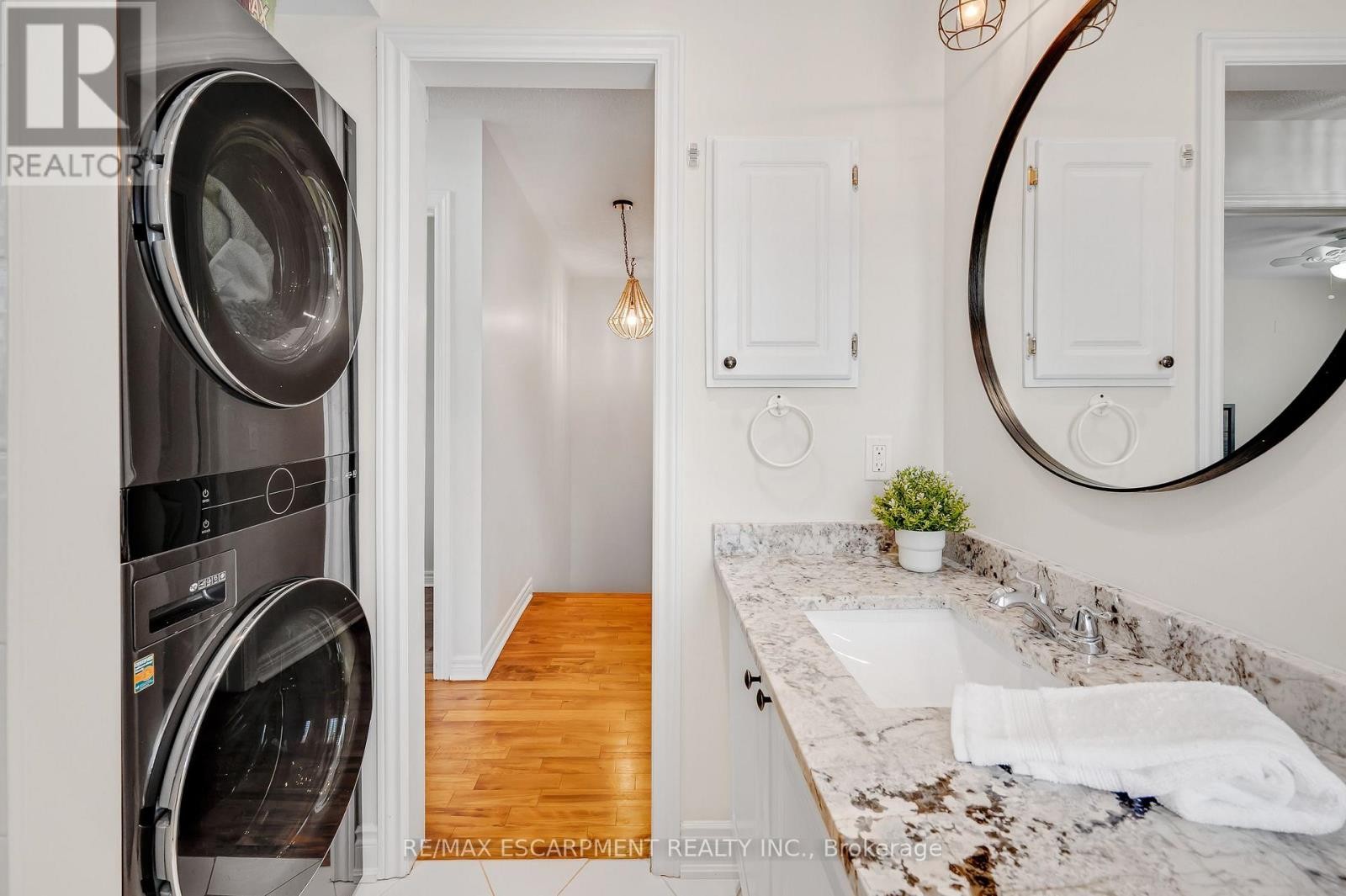 Upper Floor Laundry - 4013 Jarvis Crescent, Burlington, ON