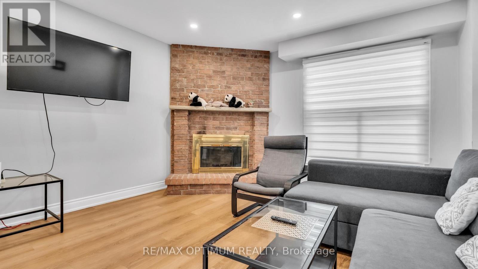 362 Kingsbridge Garden Circle, Mississauga, ON