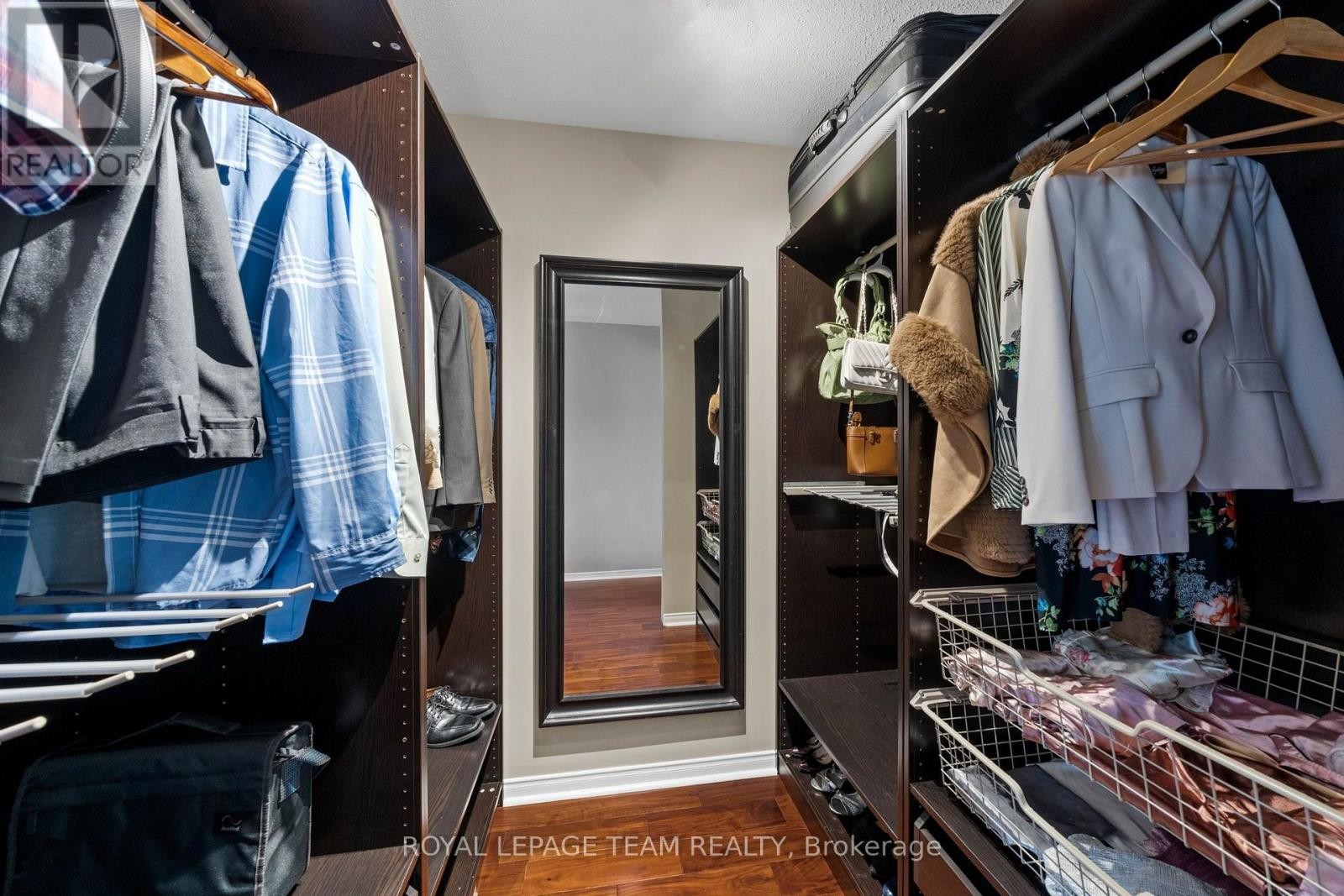 Primary Bedroom Walk in Closet - 6524 Tooney Drive, Ottawa, ON