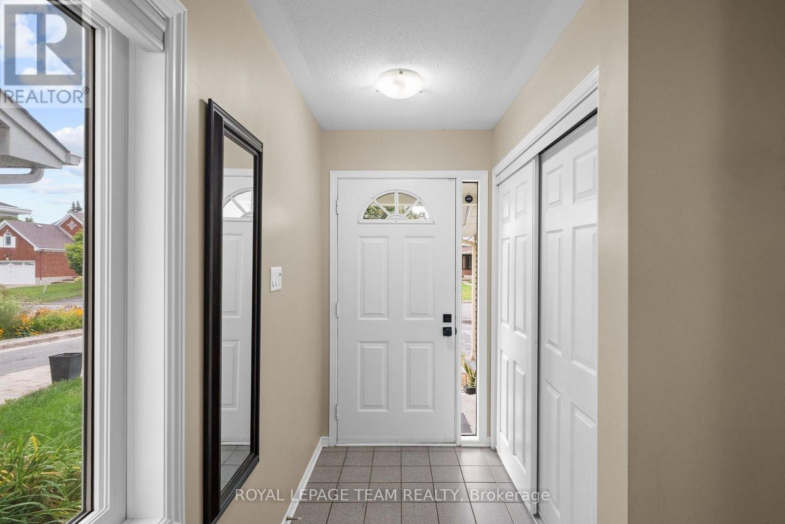 6524 Tooney Drive, Ottawa, ON