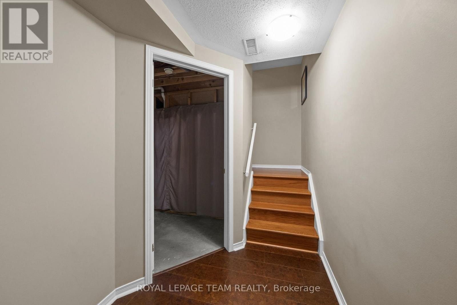 6524 Tooney Drive, Ottawa, ON