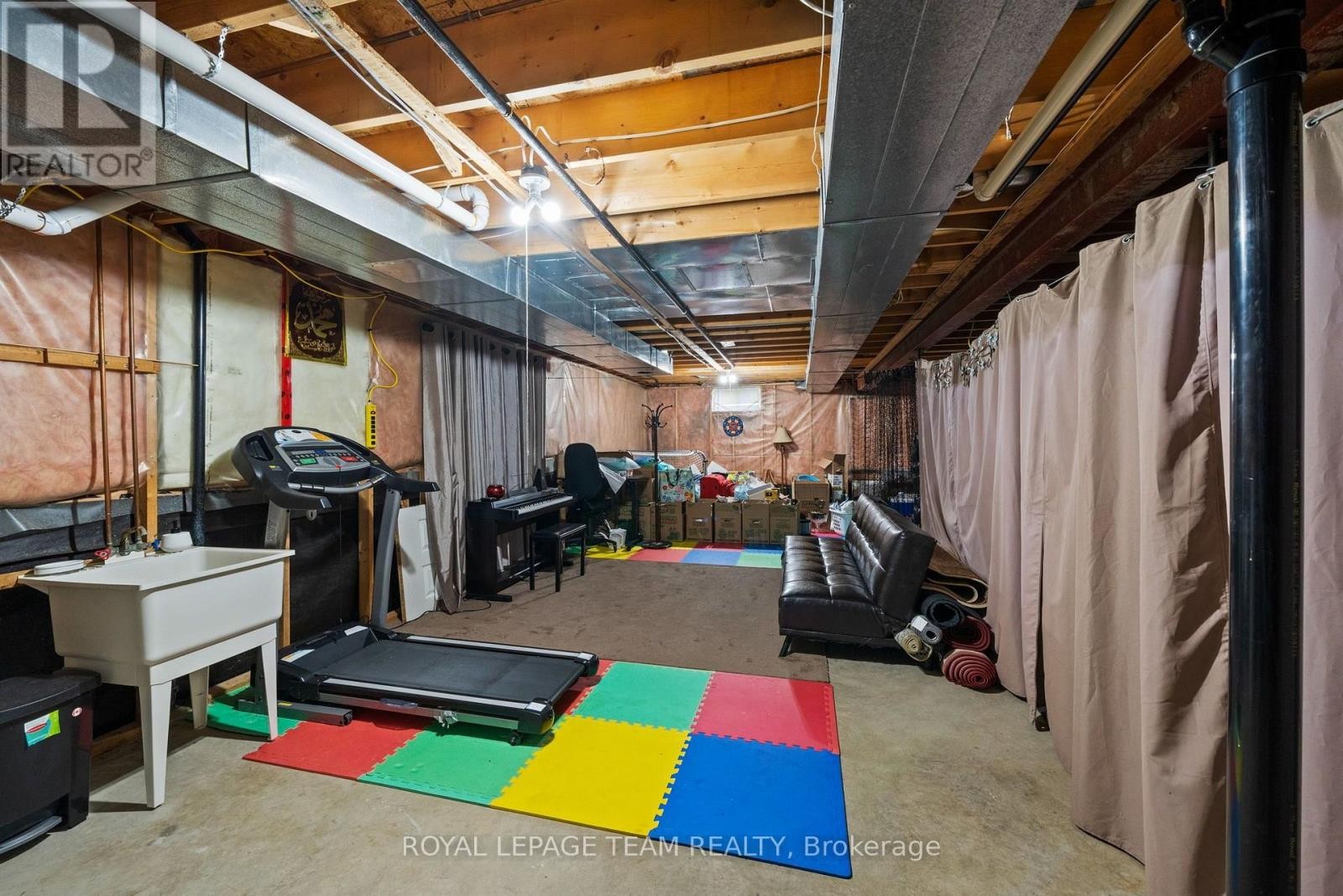 6524 Tooney Drive, Ottawa, ON