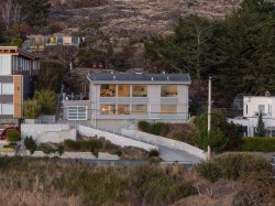 532 Beach Dr Oak Bay, BC V8S 2M5