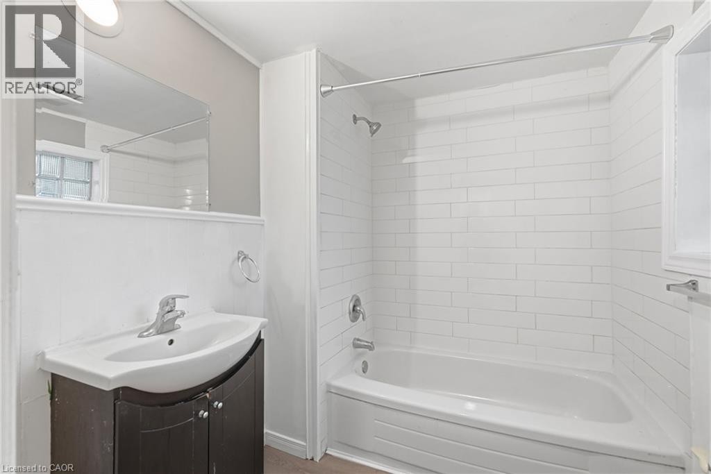 basement bathroom - 63 Melrose Avenue S, Hamilton, ON