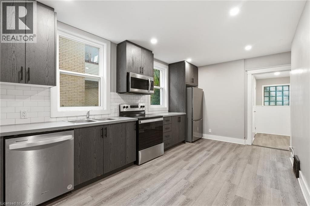 kitchen main floor unit - 63 Melrose Avenue S, Hamilton, ON