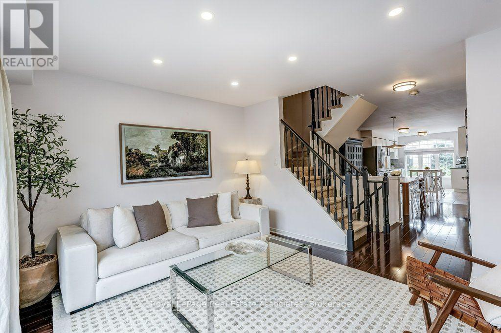 Open concept main level - 7222 Deanlee Court, Mississauga, ON