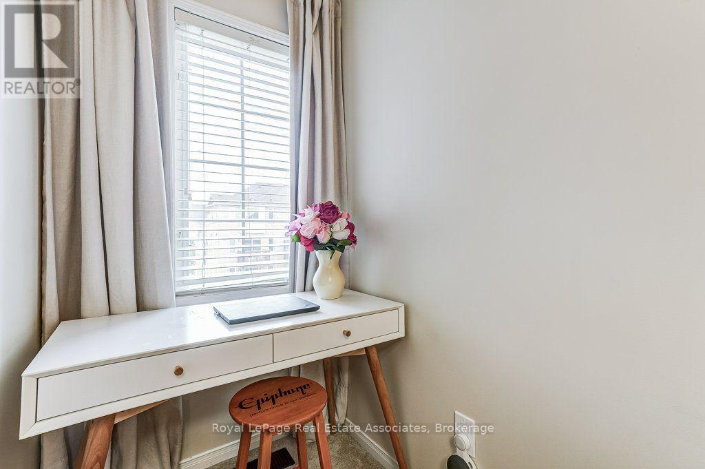 Desk nook in bedroom 2 - 7222 Deanlee Court, Mississauga, ON