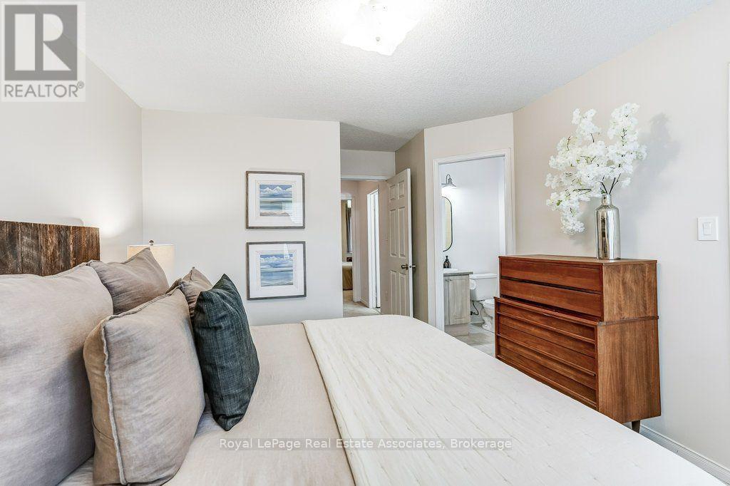 Main bedroom with ensuite - 7222 Deanlee Court, Mississauga, ON