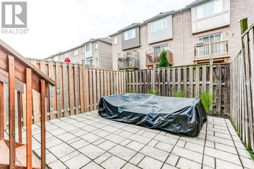 Enclosed backyard - 7222 Deanlee Court, Mississauga, ON