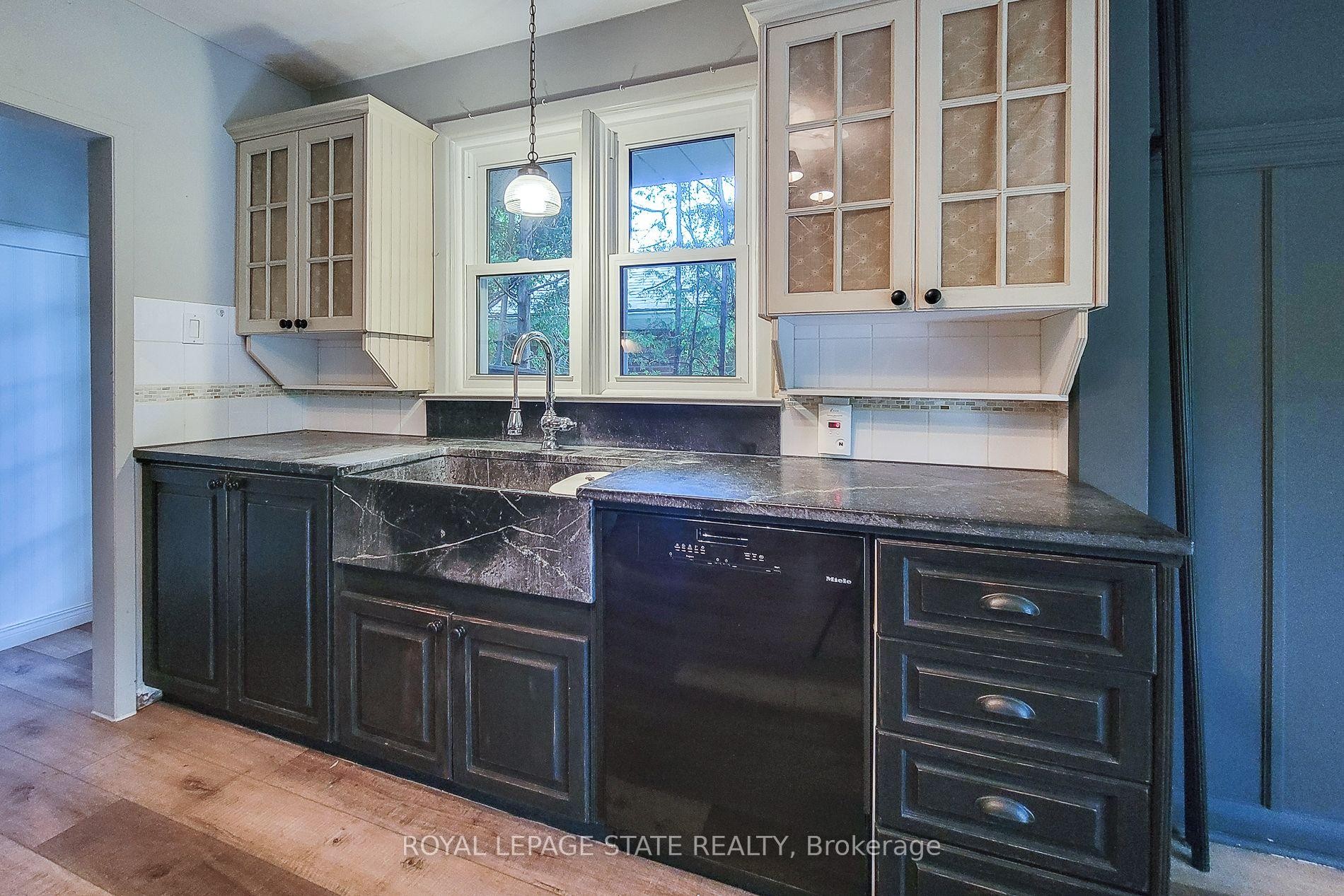 1359 Mountain Grove Avenue, Burlington, ON