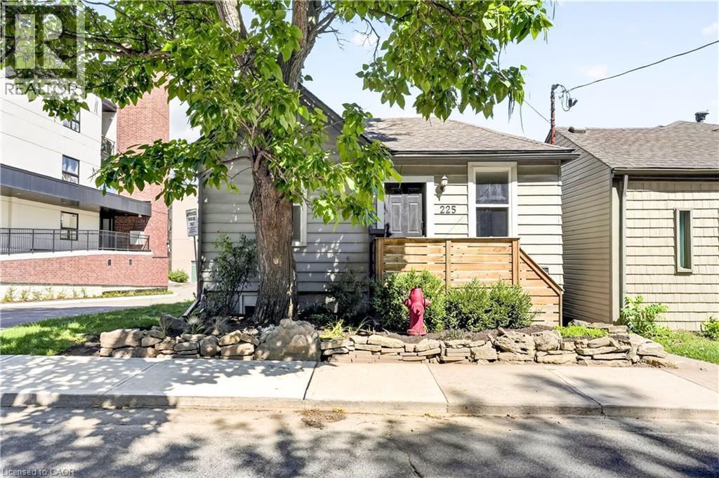 225 Charlton Avenue E, Hamilton, ON