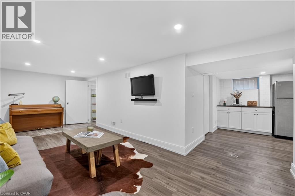 225 Charlton Avenue E, Hamilton, ON