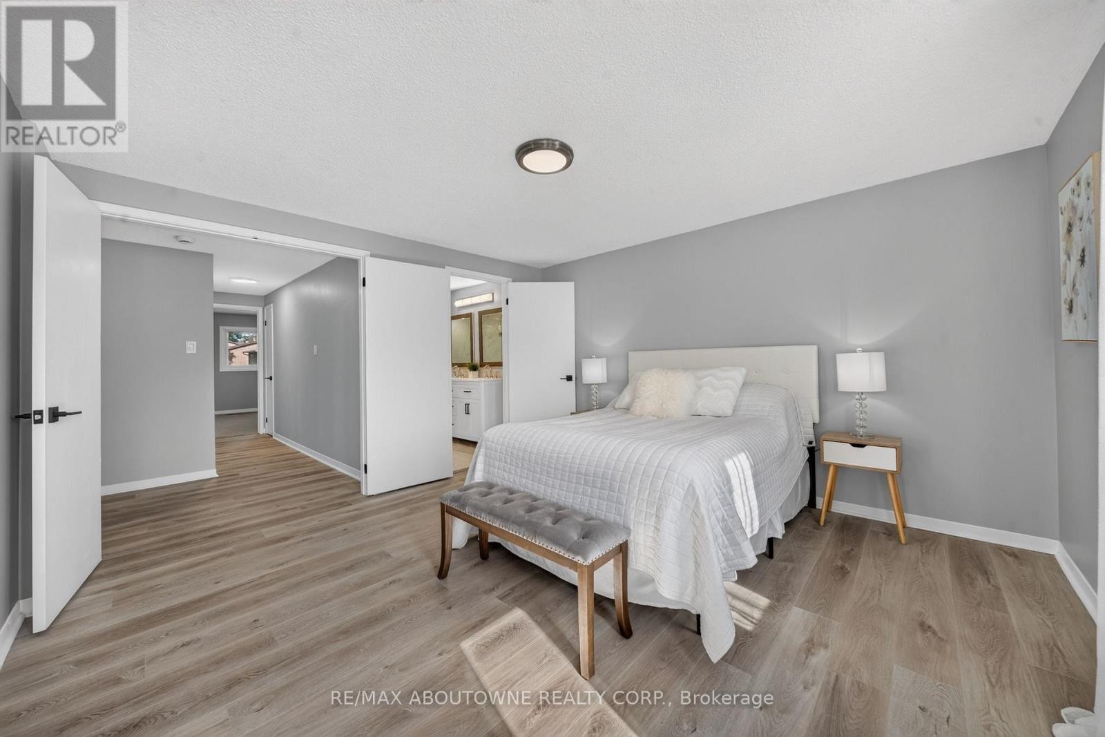 4353 Sawmill Valley Drive, Mississauga, ON
