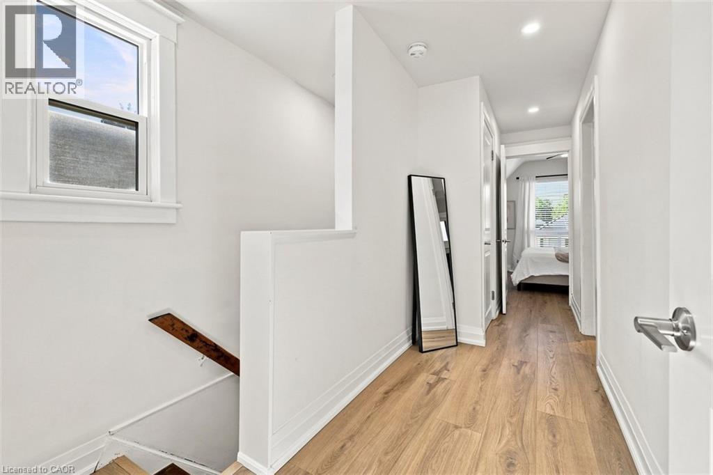 29 Newlands Avenue, Hamilton, ON