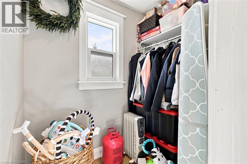 29 Newlands Avenue, Hamilton, ON
