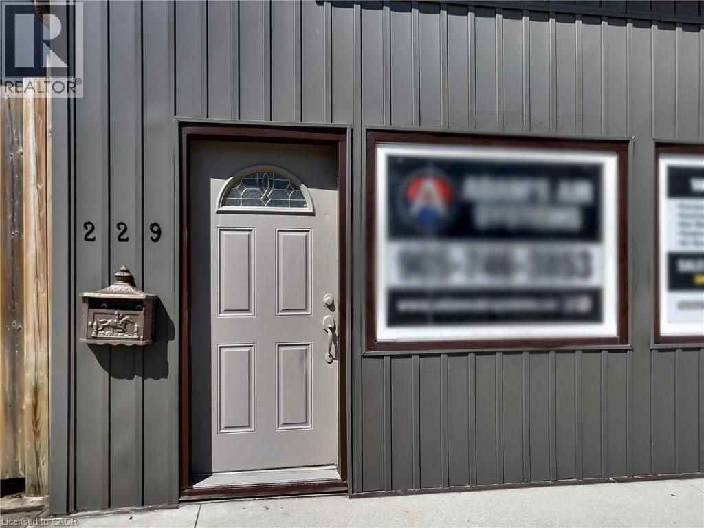 229 Parkdale Avenue N, Hamilton, ON
