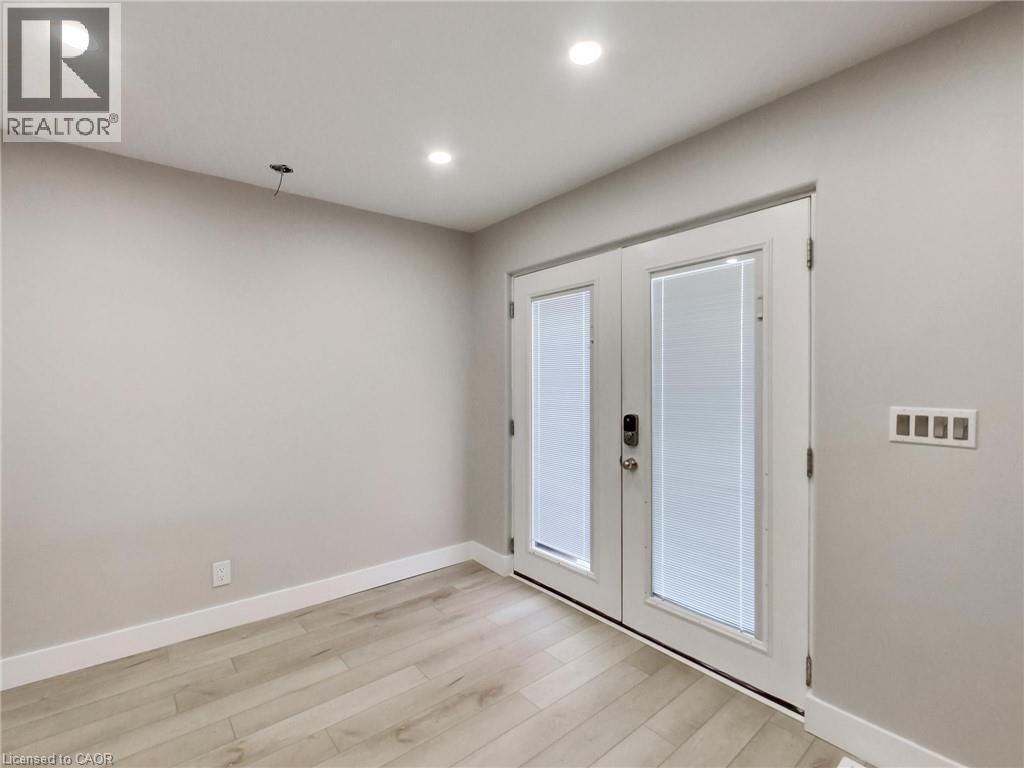 229 Parkdale Avenue N, Hamilton, ON