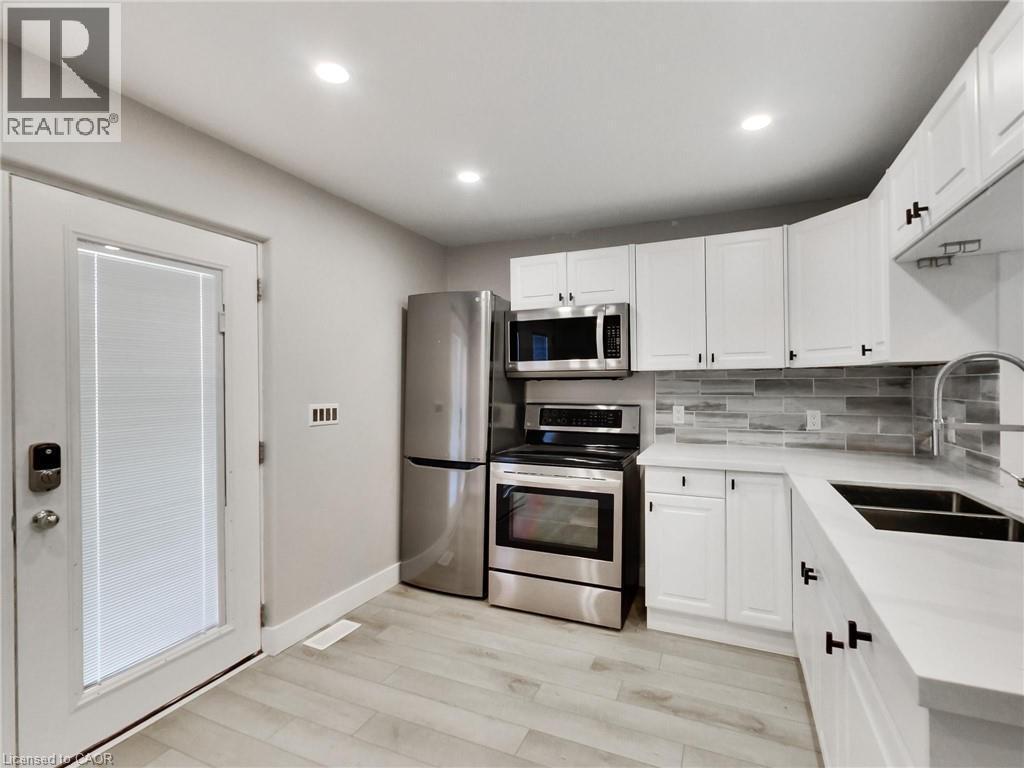 229 Parkdale Avenue N, Hamilton, ON