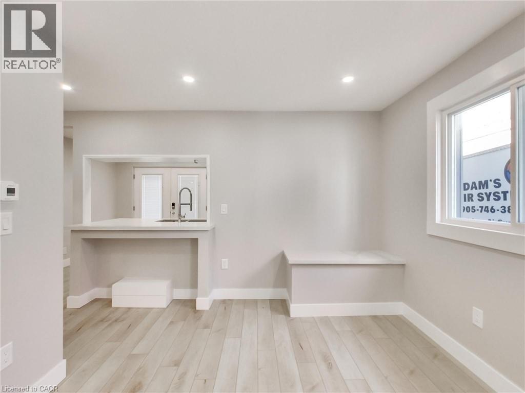 229 Parkdale Avenue N, Hamilton, ON