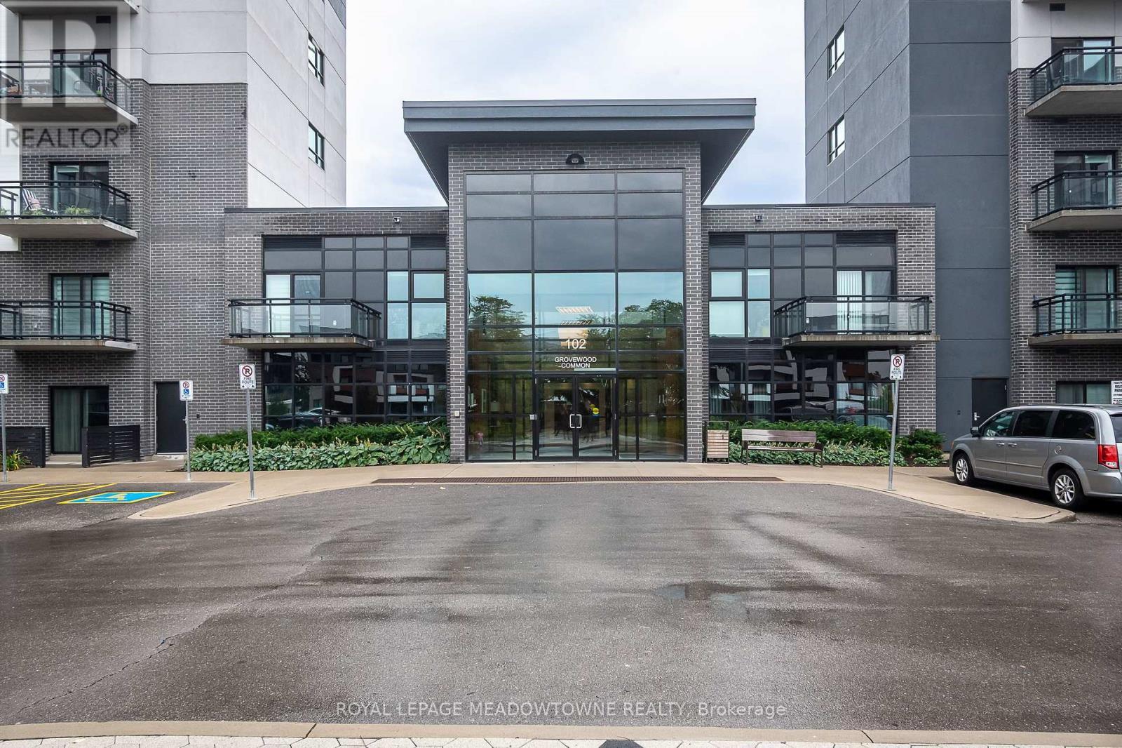 Built in 2020, its fresh, clean and stylish - 205 - 102 Grovewood Common, Oakville, ON