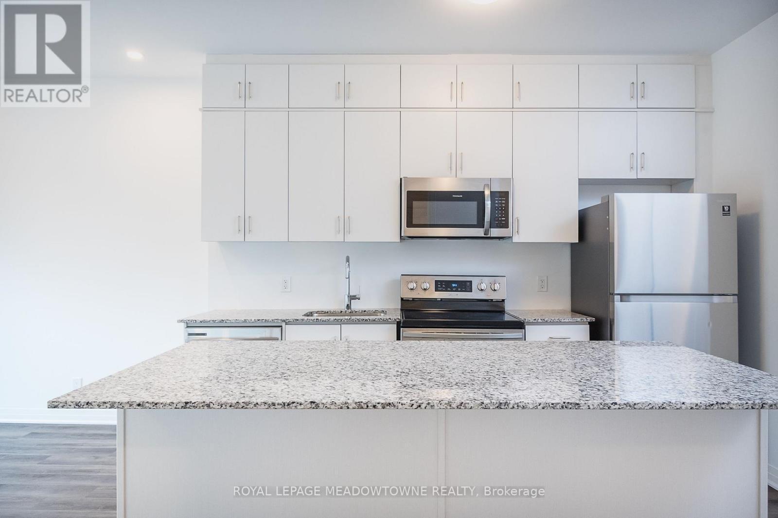White upgraded extended to ceiling cabinetry - 205 - 102 Grovewood Common, Oakville, ON