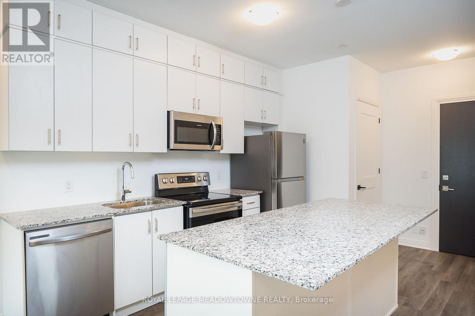 beautiful quartz counters - 205 - 102 Grovewood Common, Oakville, ON