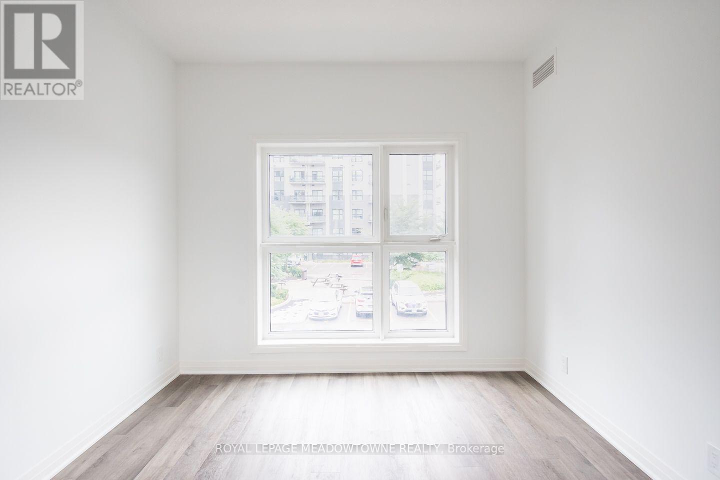 Freshly painted throughout - 205 - 102 Grovewood Common, Oakville, ON