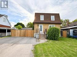 94 HOWARD AVENUE  Hamilton, ON L9A 2W5