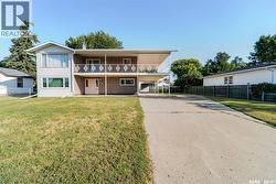 926 Hall STREET Moose Jaw, SK S6H 2S4