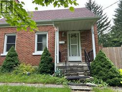 15 BEVERLEY STREET Waterloo, ON N2L 2H5