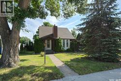1137 Monk AVENUE Moose Jaw, SK S6H 4E5