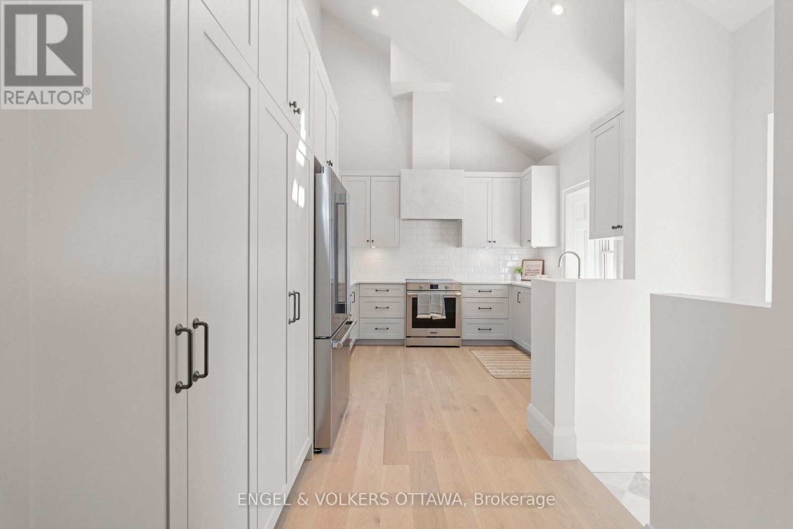 71 Thomas Street, Ottawa, ON