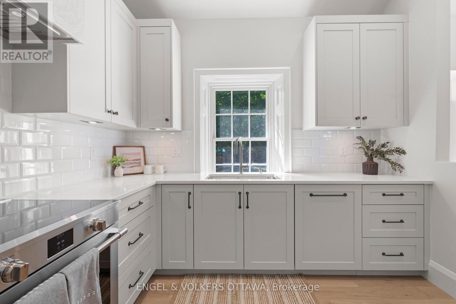 71 Thomas Street, Ottawa, ON