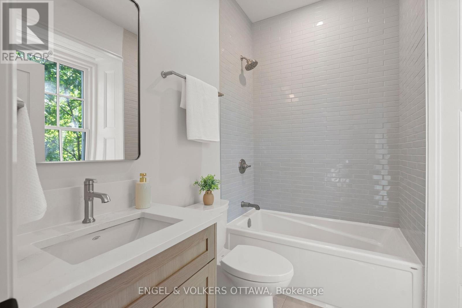 71 Thomas Street, Ottawa, ON
