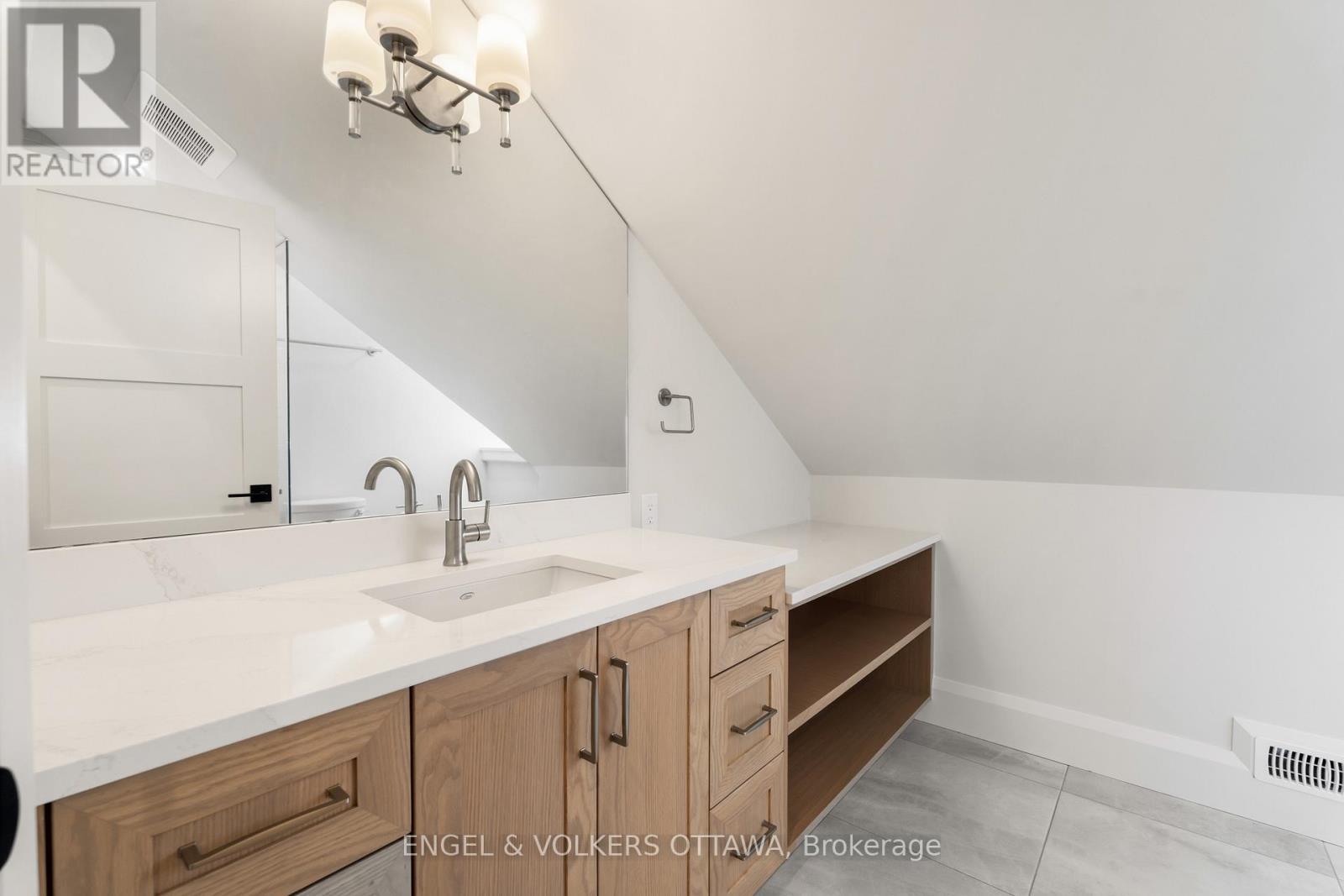 35 Mackay Street, Ottawa, ON