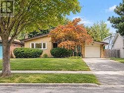52 DUKINFIELD CRESCENT Toronto, ON M3A 2S1