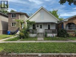486 BRIDGE Windsor, ON N9B 2M4
