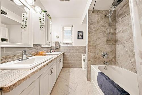 273 Le Peress Ave, Winnipeg, MB 