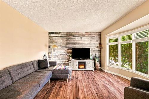 273 Le Peress Ave, Winnipeg, MB 