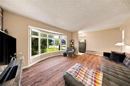 273 Le Peress Ave, Winnipeg, MB 