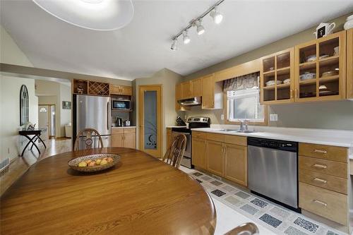 80 Red River Blvd, Winnipeg, MB 