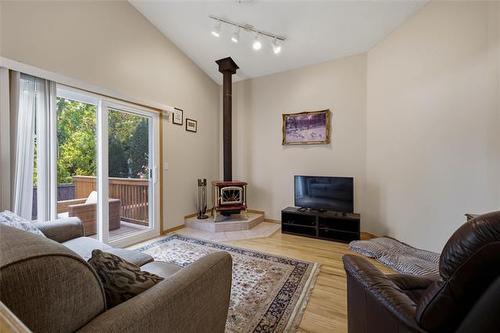 80 Red River Blvd, Winnipeg, MB 