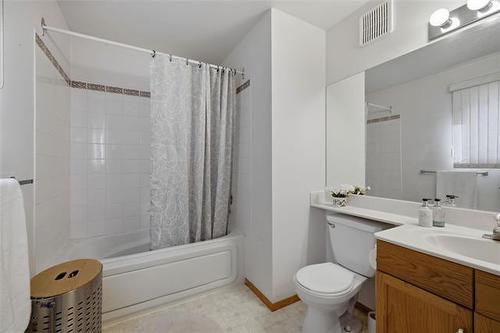80 Red River Blvd, Winnipeg, MB 