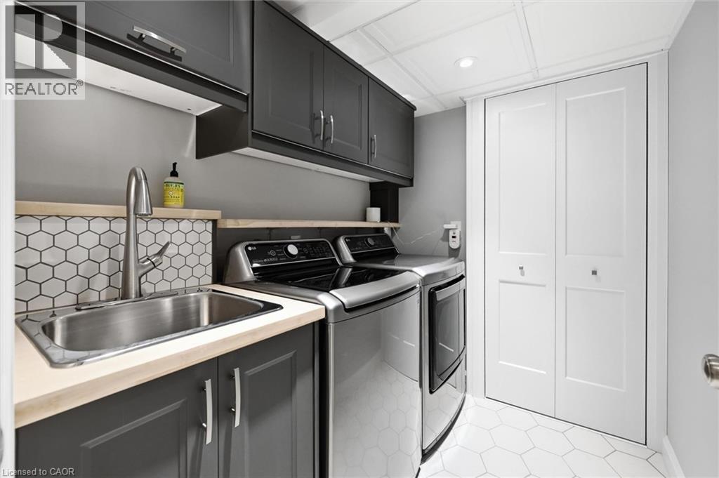 2120 Cavendish Drive, Burlington, ON