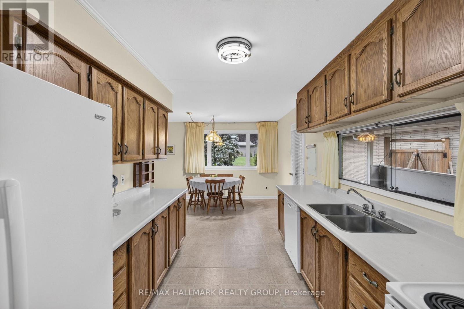 936 Parkhurst Boulevard, Ottawa, ON