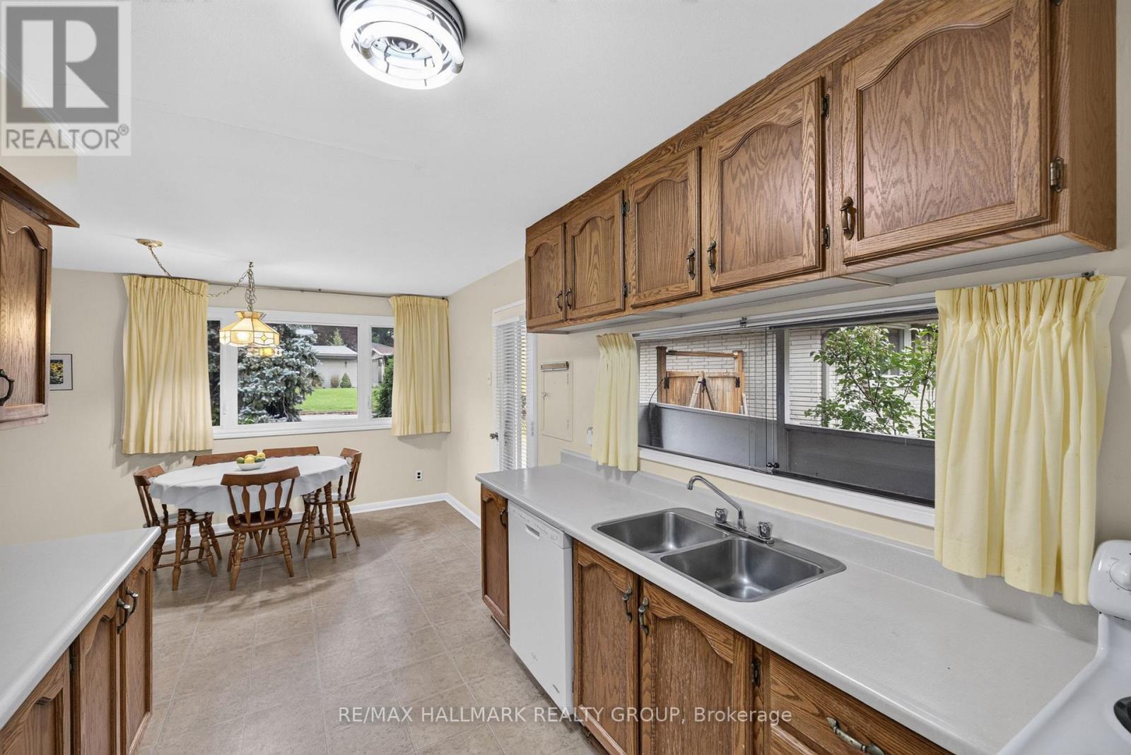 936 Parkhurst Boulevard, Ottawa, ON