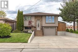 116 HIGHRIDGE AVENUE  Hamilton, ON L8E 3Y9