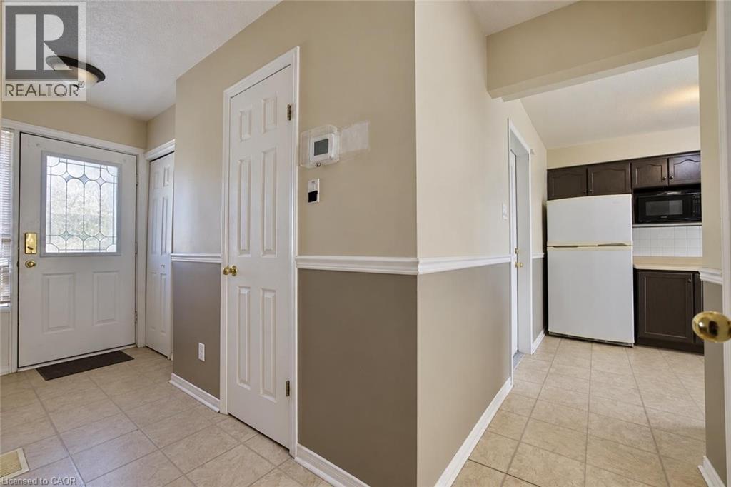 Entryway with tiled flooring and decorative glass front door - 95 Resurrection Drive, Kitchener, ON