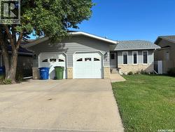 8 Taylor CRESCENT Moose Jaw, SK S6J 1J4